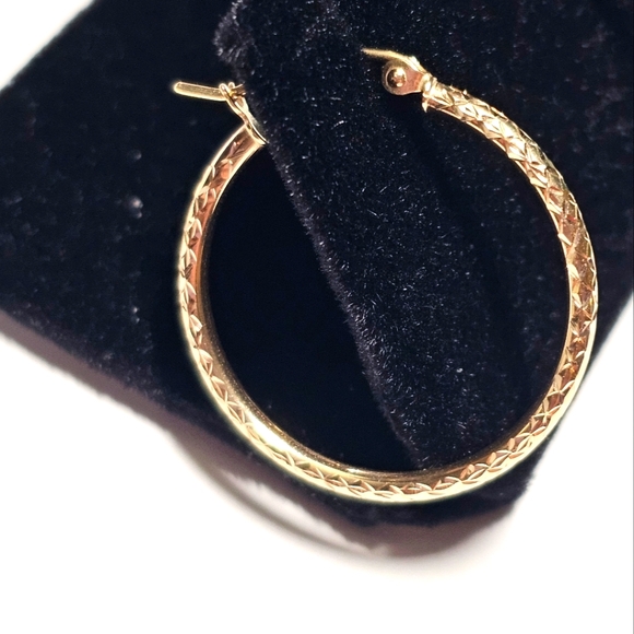 14 KT Gold Silk DC 1.5mm Hoop Earrings - Picture 7 of 7